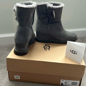 Ugg classic femme button wedge boots size 8.5